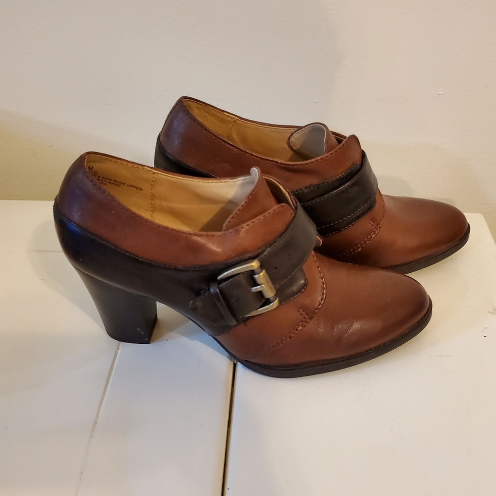 Liz & Co brown leather heeled booties